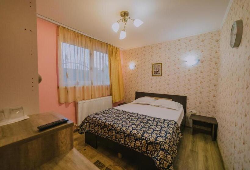 اتاق اکونومی, Hostel Denisa