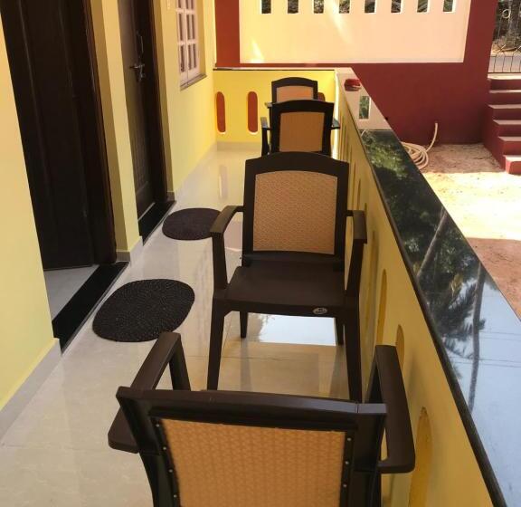 经济房, All Seasons Guest House