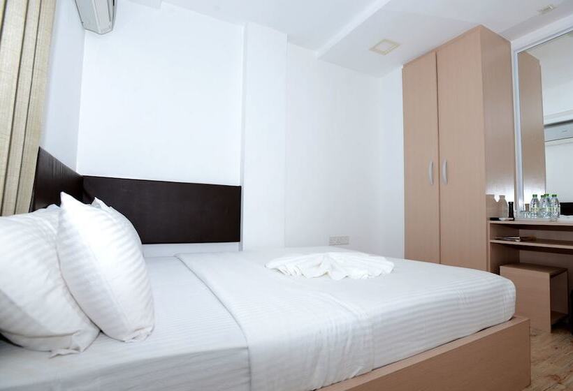 اتاق لوکس سه تخته, Express Inn At Hulhumale