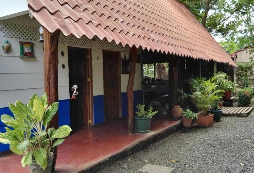 Семейный Номер, Congos Hostal Y Camping