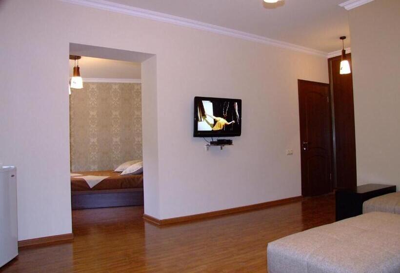 Четырехместный Номер Стандарт, Centrale Guesthouse