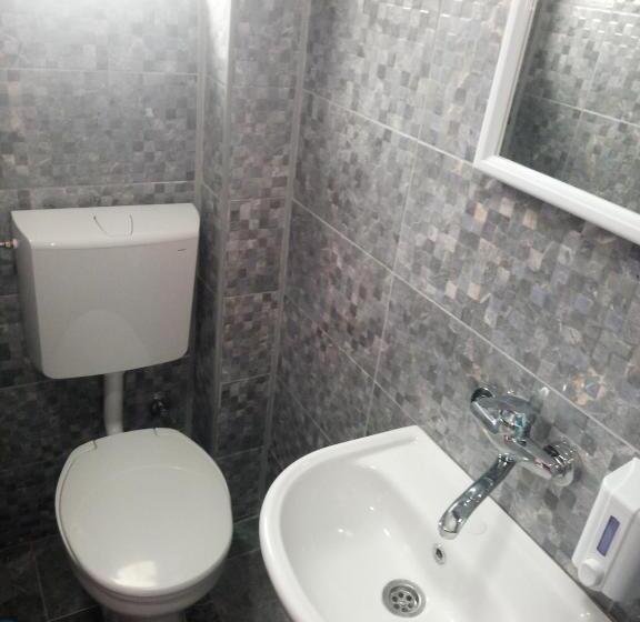 اتاق استاندارد سه تخته با بالکن, Villa Vlasta