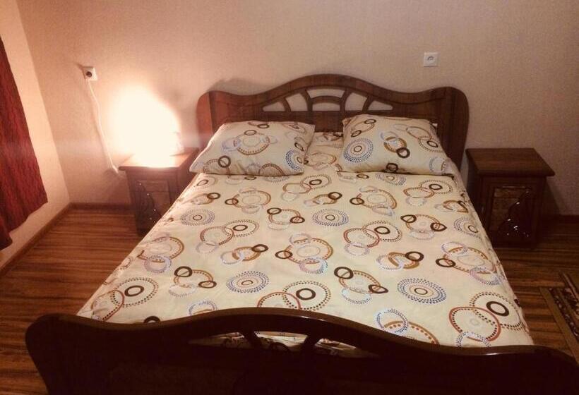 패밀리 룸, Gokor B&b