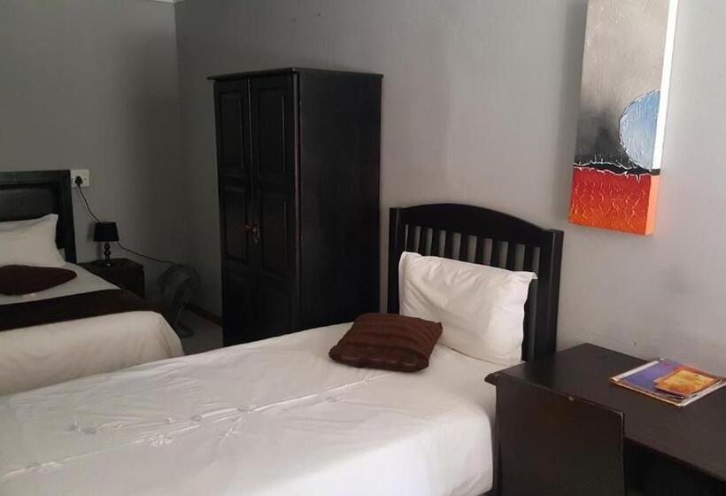 Семейный Номер, Tukha Guesthouse