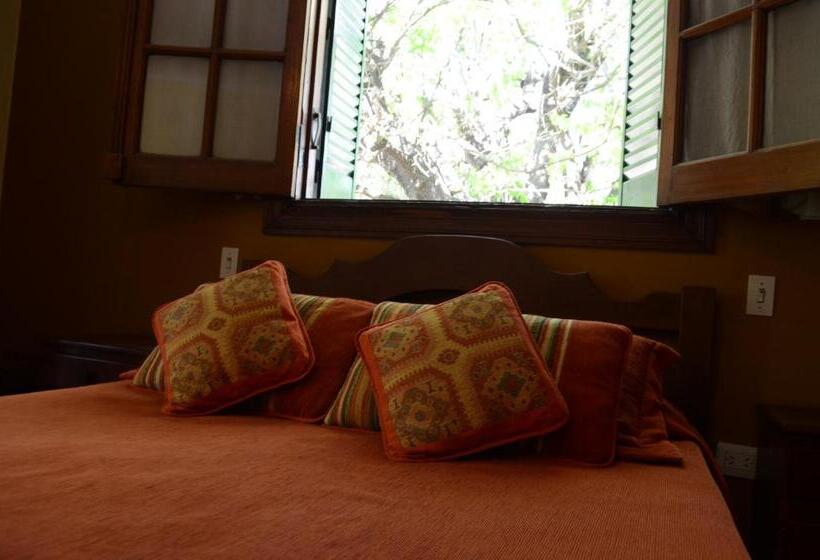 חדר סטנדרט לשלושה עם נוף לגינה, Hostal La Gloria