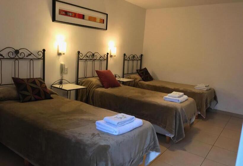 اتاق استاندارد سه نفره, Faro Del Parque