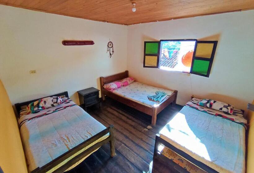 اتاق چهار تخته با دستشویی مشترک, Hostal Bambu