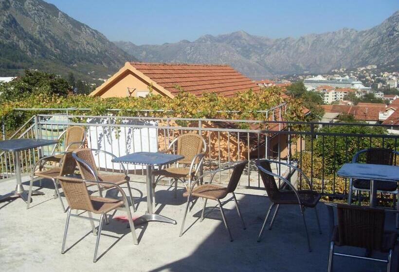 اتاق استاندارد سه نفره, Guest House Sandra