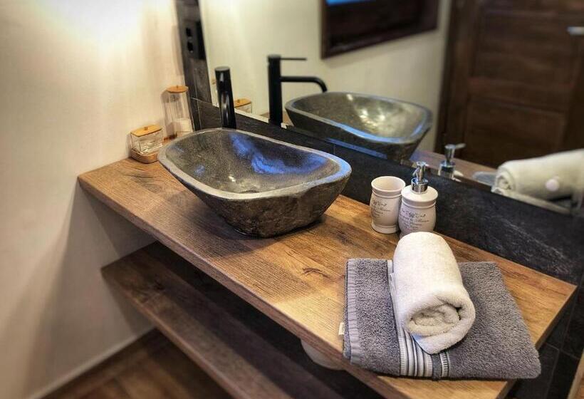 标准间, Casa Traian