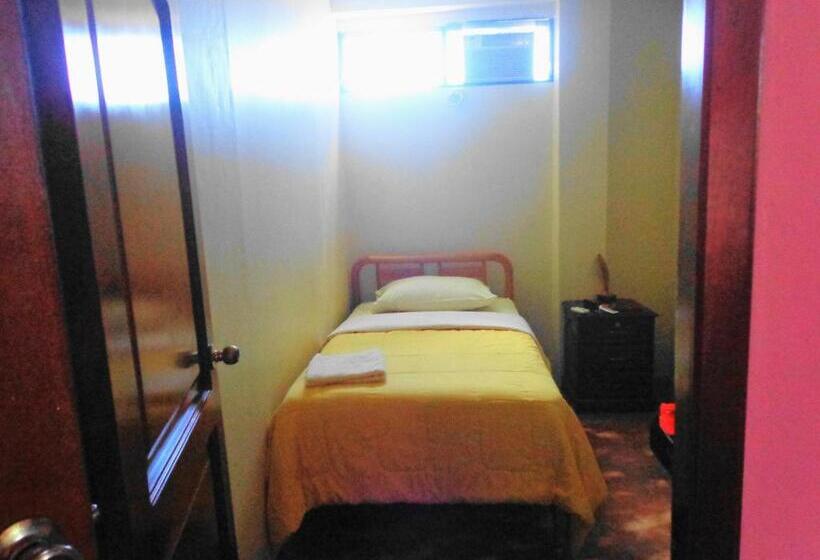 Номер Стандарт Индивидуальный Совместная Ванная, Hostal Nathaly