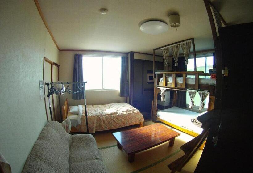Четырехместный Номер Стандарт, P Dash Garden Backpackers