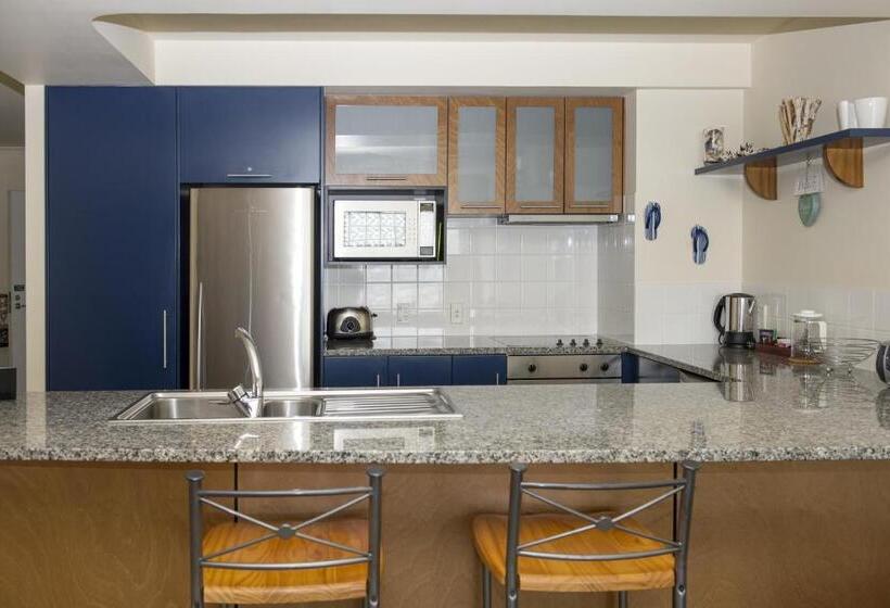 Апартаменты 2 спальни Вид на Бассейн, The Reef Beachfront Apartments