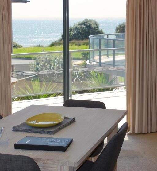 Апартаменты 2 Спальни, The Reef Beachfront Apartments