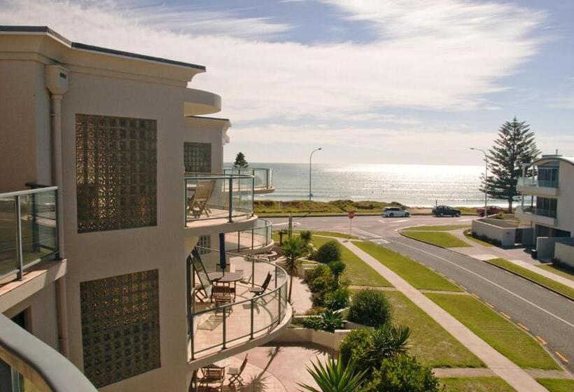 Апартаменты 2 Спальни, The Reef Beachfront Apartments