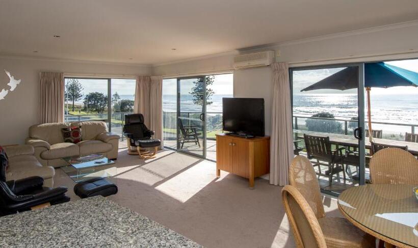 Апартаменты 3 Спальни Вид на Море, The Reef Beachfront Apartments