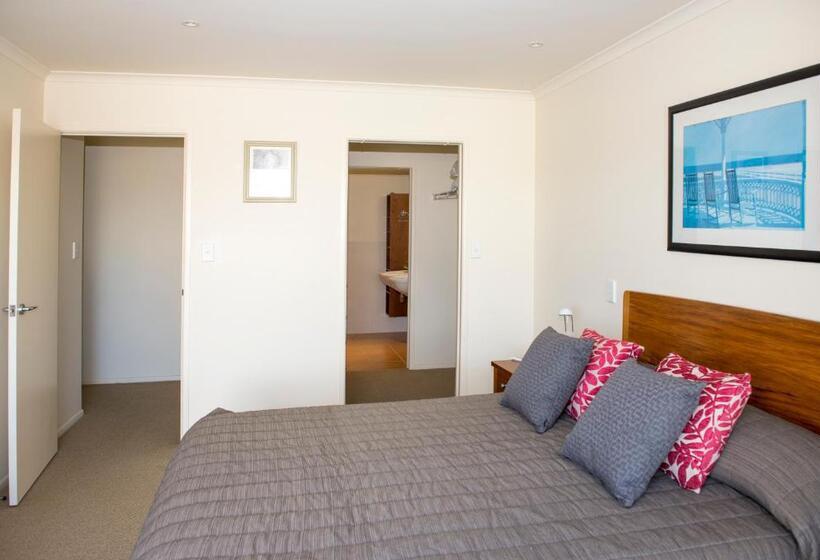 Апартаменты Deluxe 2 Спальни, The Reef Beachfront Apartments