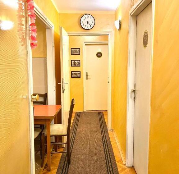 اتاق استاندارد با سرویس بهداشتی مشترک, Glorious Rooms