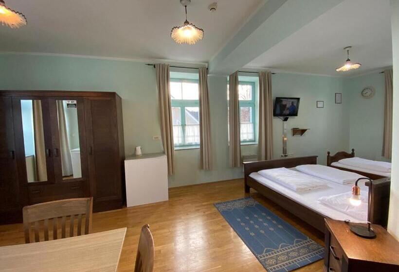 اتاق لوکس سه تخته, Rooms & Apartments Parma