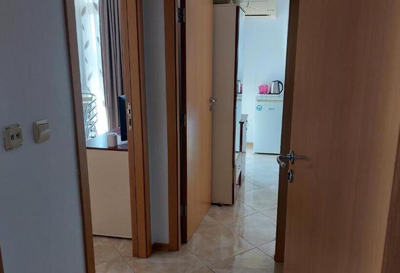 Семейный Номер, Krai Moreto Guest House