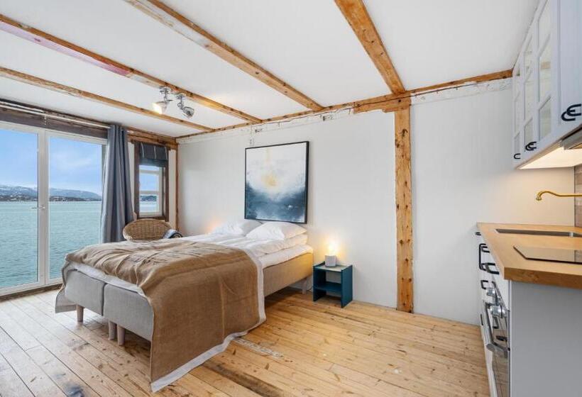 带1个卧室的带海景的公寓, Sveggvika Guesthouse