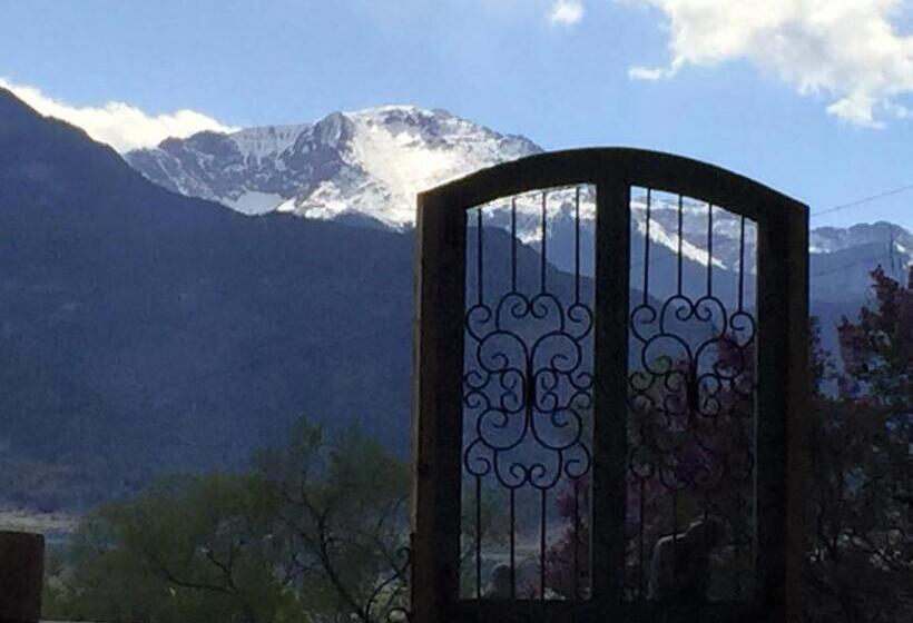 استودیوی لوکس, Mystic Portal 420 Guesthouse