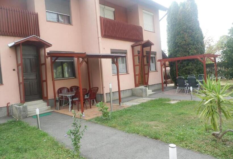 Апартаменты 3 Спальни, Rt Home Vendégház