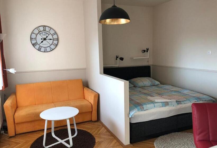 Студия Стандарт, Rt Home Vendégház