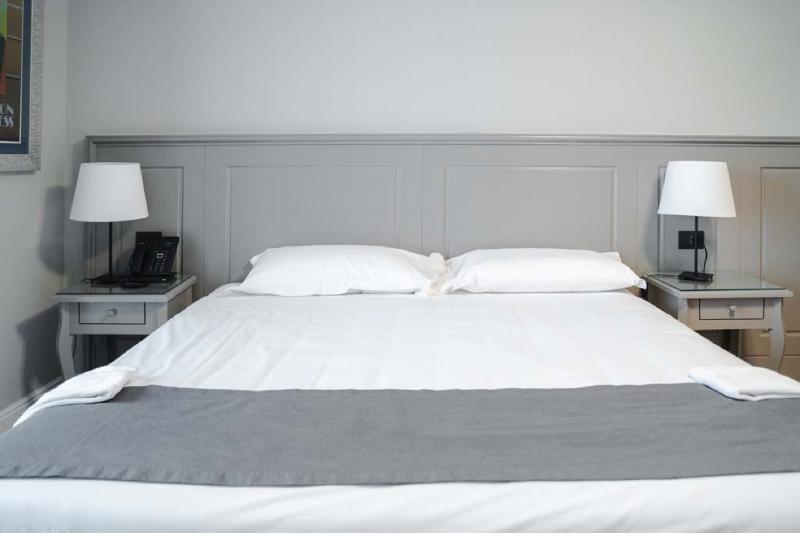 اتاق لوکس, De Ville