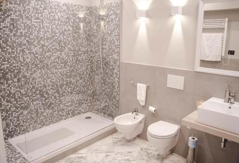 اتاق لوکس چهار تخته, De Ville