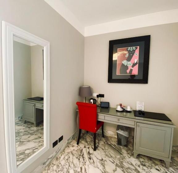 اتاق لوکس, De Ville