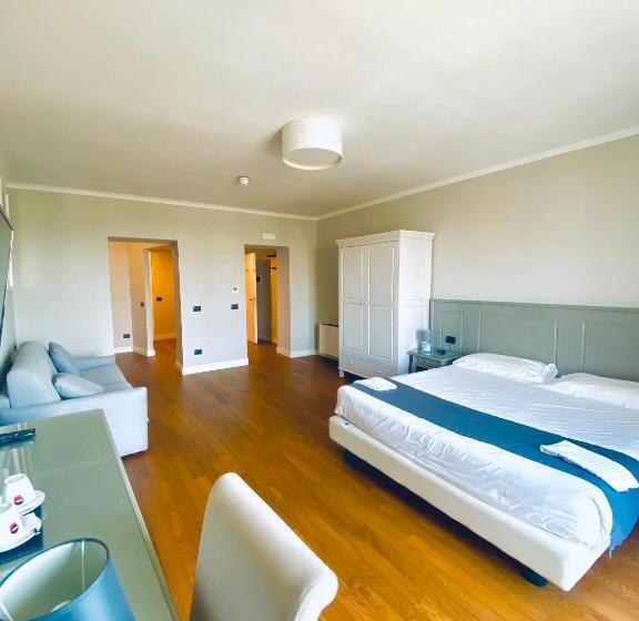 اتاق سوپریور با تخت بزرگ, De Ville