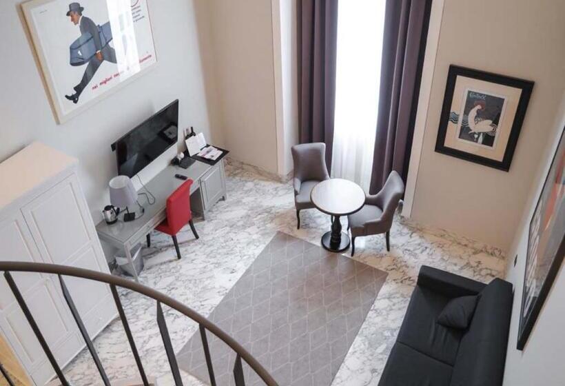 اتاق لوکس سه تخته, De Ville