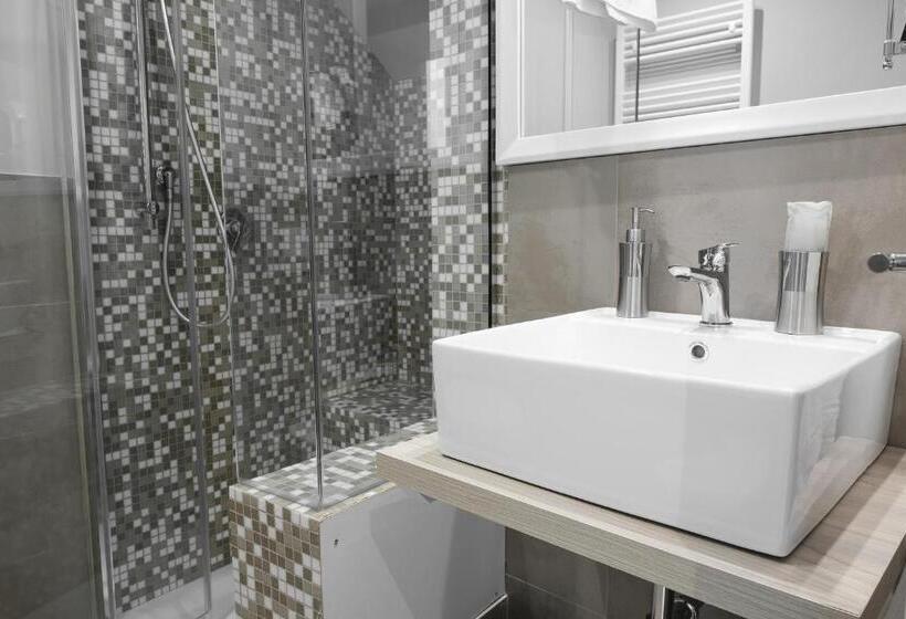 اتاق اجرایی سه نفره, De Ville