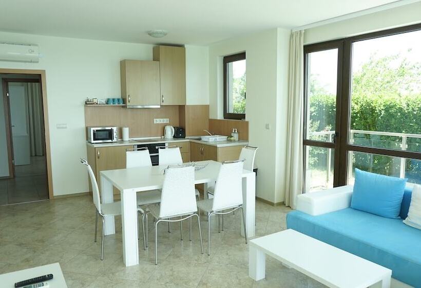 Апартаменты Comfort 2 Спальни, Calithea Complex