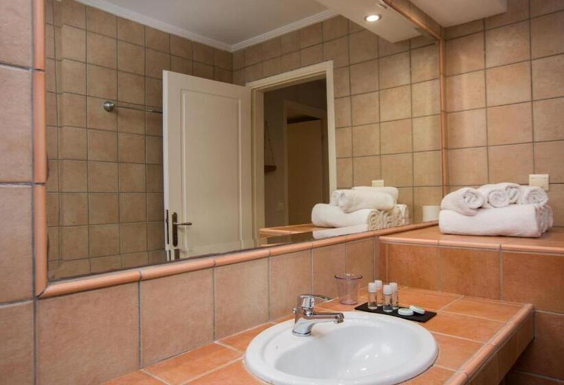 Четырехместный Номер Стандарт с Балконом, Golden Coast Resort