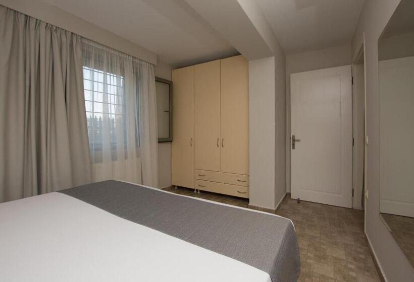 Люкс с Бассейном, Golden Coast Resort