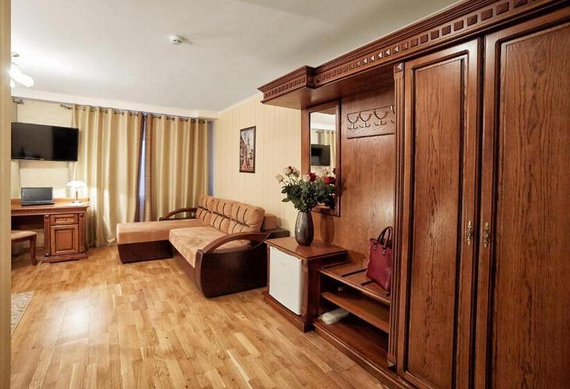 سوییت جونیور, Lviv