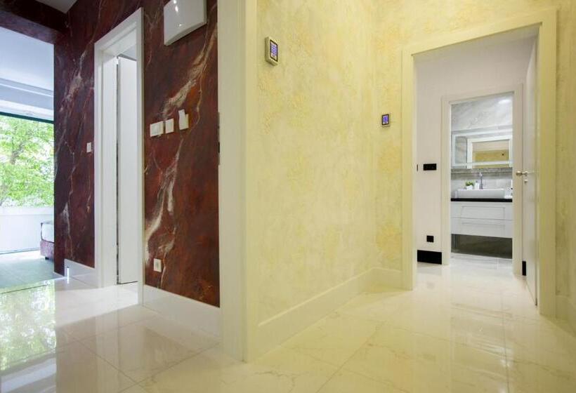 발코니 수피리어 룸, Well Of Life Luxury Rooms