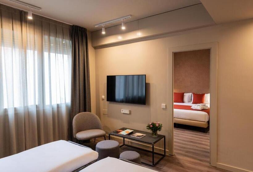 Четырехместный Номер Стандарт, Atenea Rekord Suites