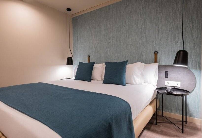 Четырехместный Номер Стандарт, Atenea Rekord Suites