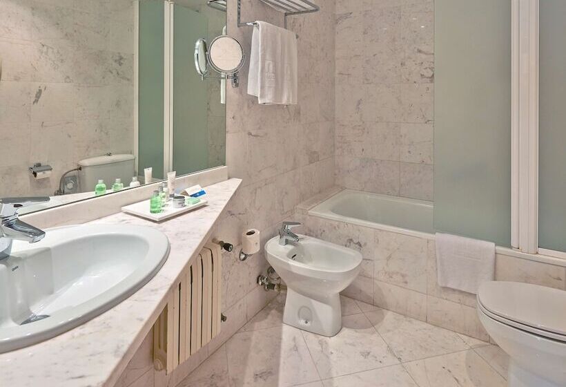 Номер Superior, NH Barcelona Entenza