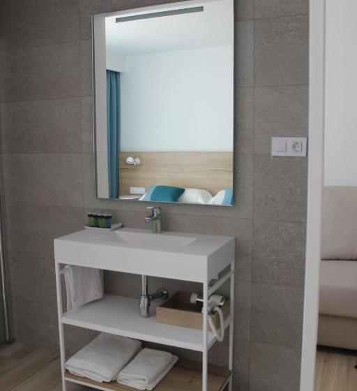 Habitación Triple Estándar, Rocatel