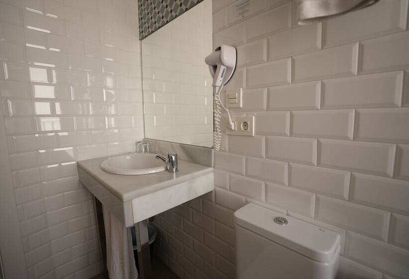 اتاق استاندارد چهار تخته, Yit Casablanca