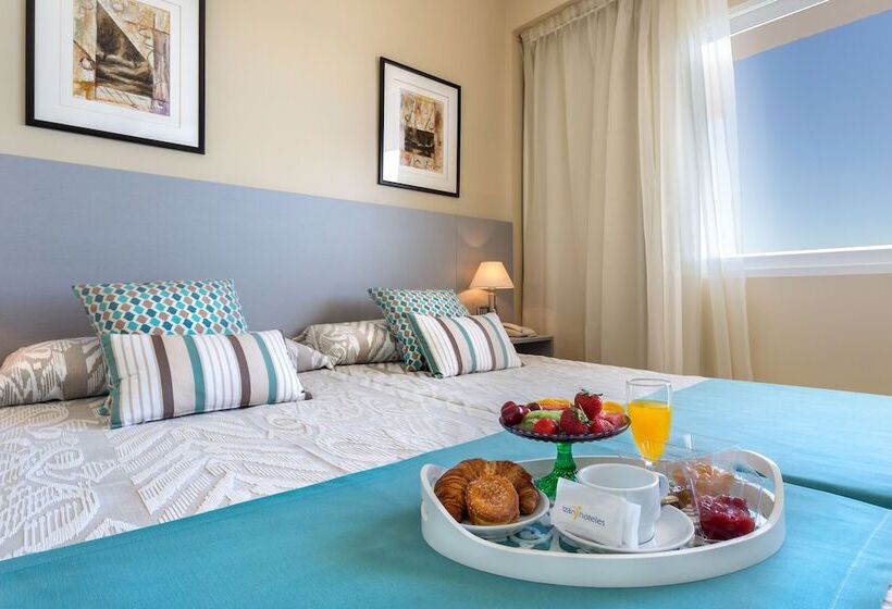 Superior Room, Izán Cavanna