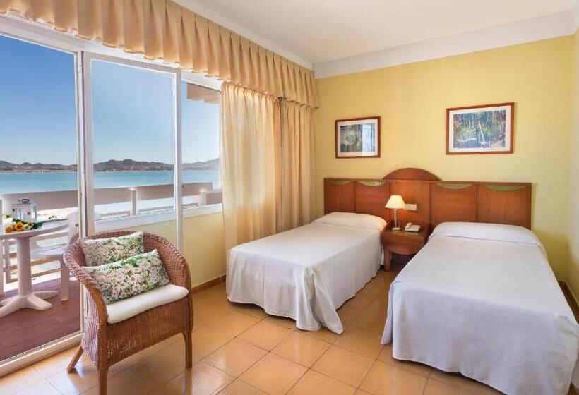 Standard Triple Room, Izán Cavanna