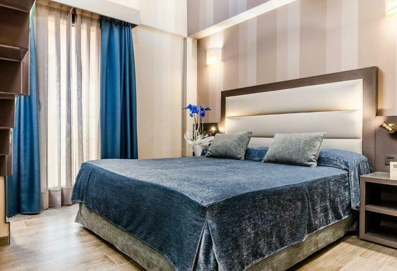 Standard Triple Room with Terrace, Reina Cristina