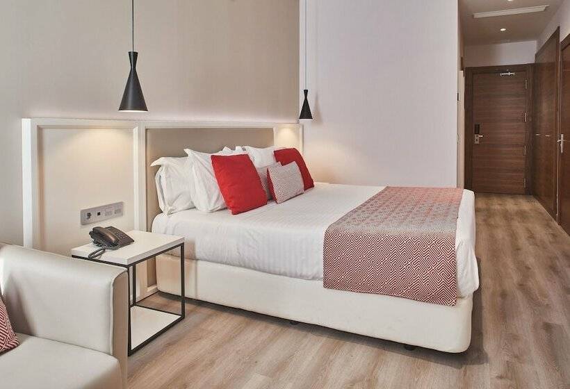 Трехместный Номер Deluxe, Silken Rona Dalba