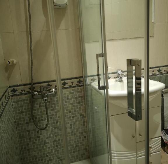基本三人间, Hostal Plaza