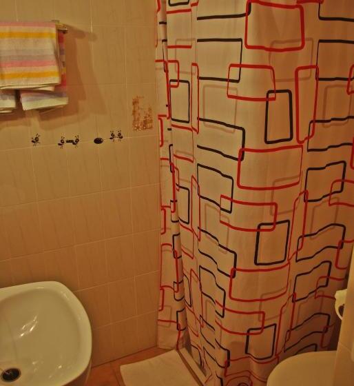经济房, Hostal L'alba