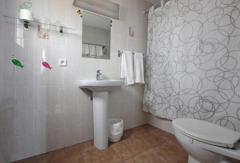 Standard Værelse m. Balkon, Hostal L'alba